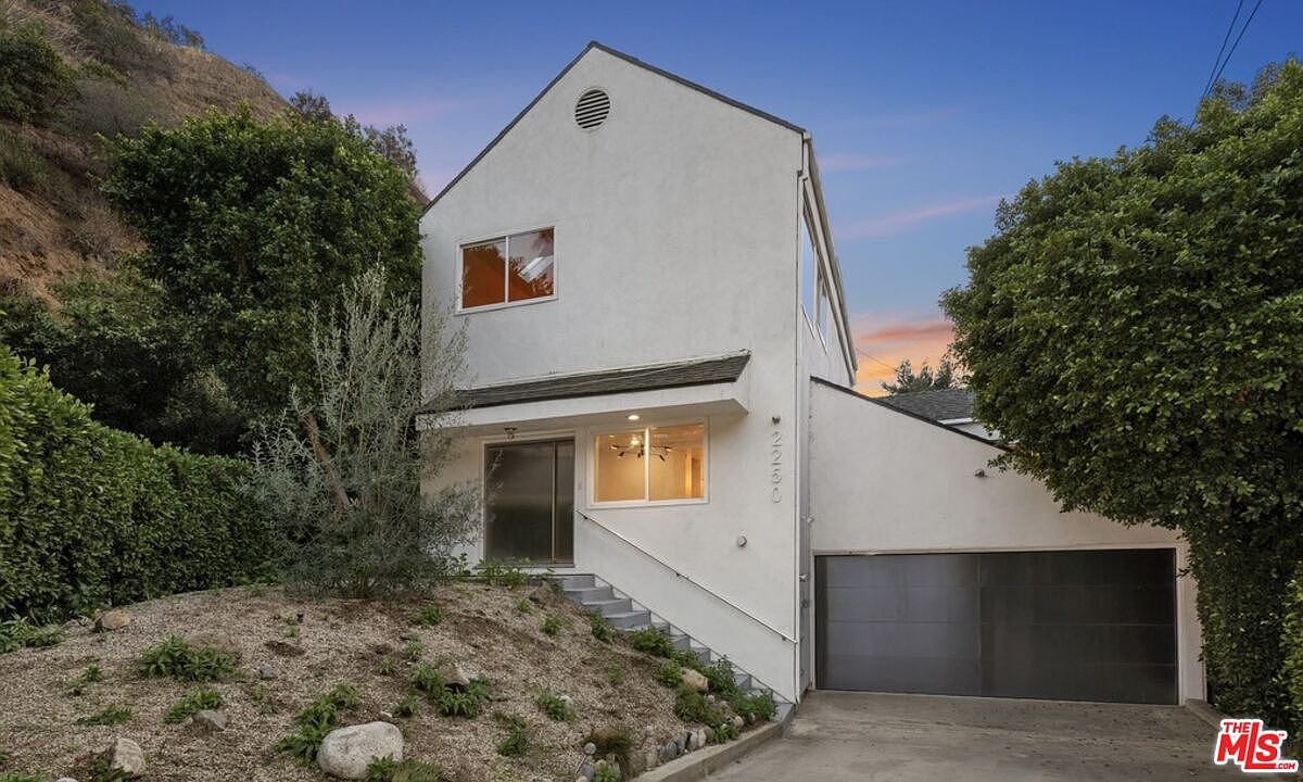 2250 Nichols Canyon Rd, Los Angeles, CA 90046 | MLS #25606501 | Zillow, image size:1200x720