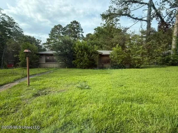 1126 Garden Park Dr, Jackson, MS 39204