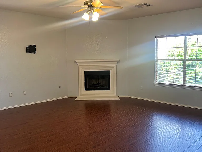 1318 Willow Bluff Dr — Photo 4