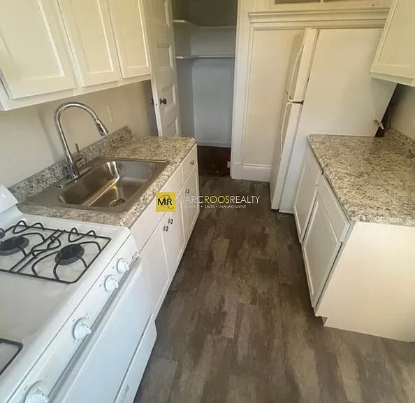 381 Harvard St #206A — Photo 5
