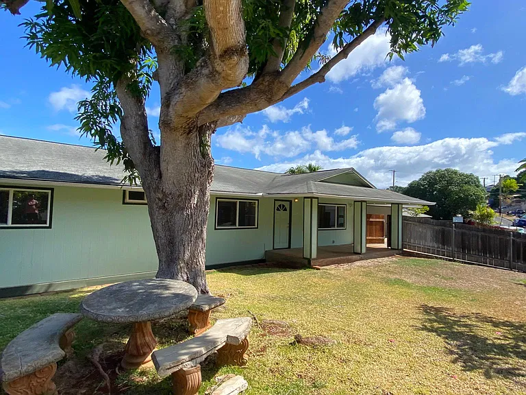 1136 Makaala St — Photo 44