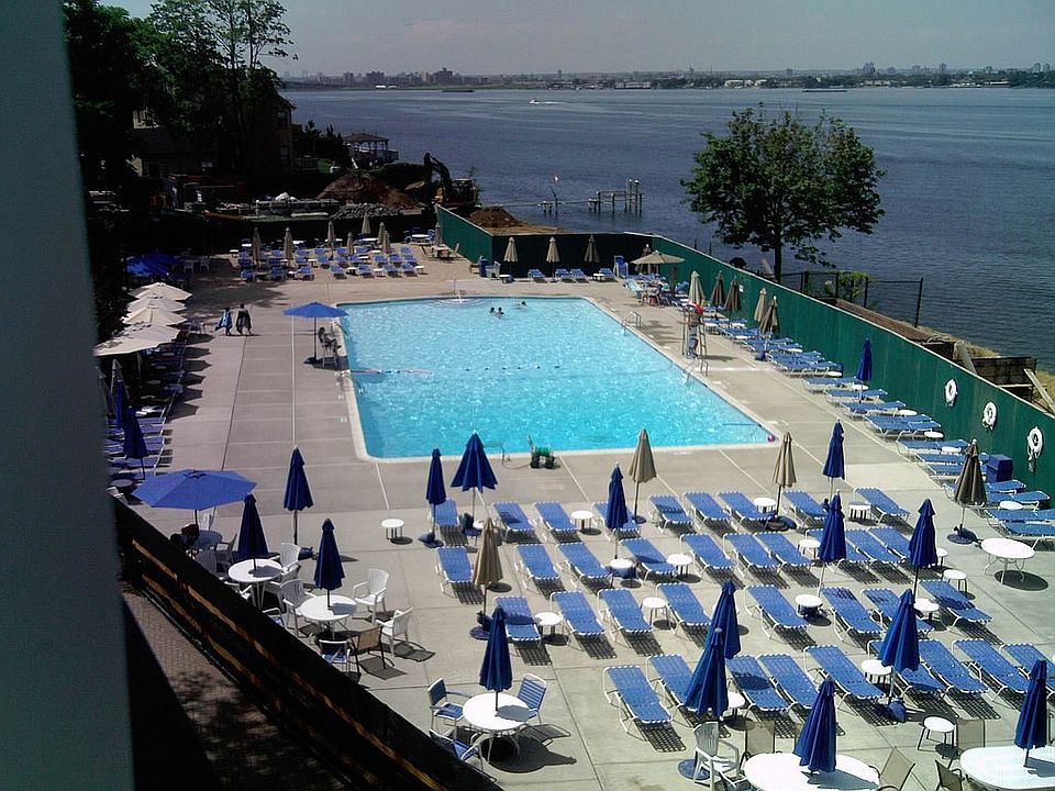 1st image of 16201 Powells Cove Blvd #2R