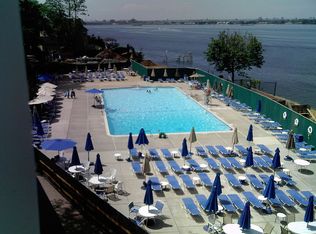 16201 Powells Cove Blvd #2R, Beechhurst, NY 11357