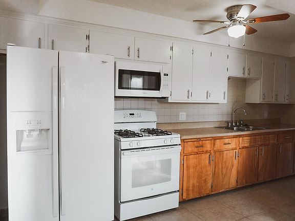 Brand New Samsung Microwave with exhaust vent.