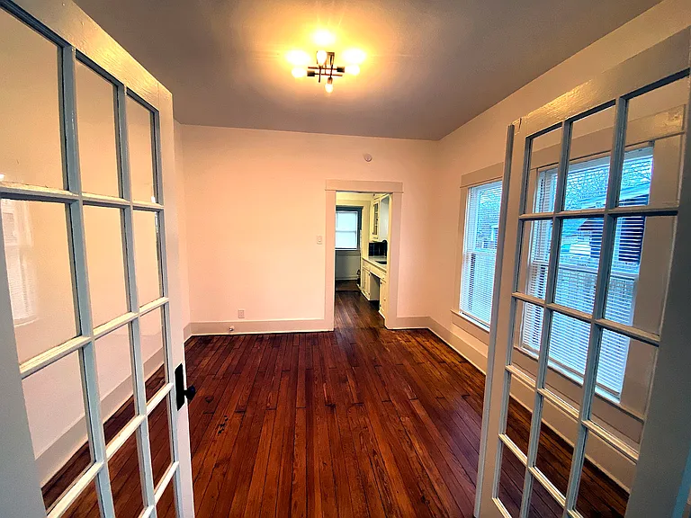 830 Texas Ave — Photo 6
