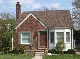 21215 Hunt Club Dr, Harper Woods, MI 48225