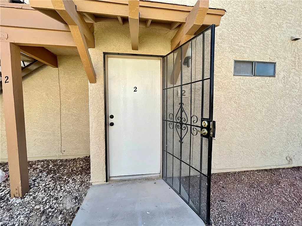 2 bed, 2.0 bath, 912 sqft, $1,250 — Photo 2