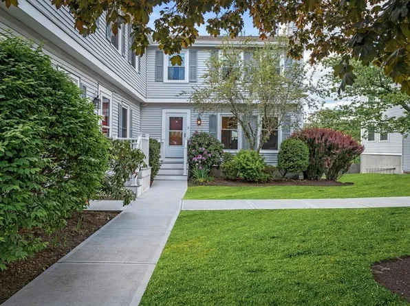 8 Arnold Ter, Marblehead, MA 01945