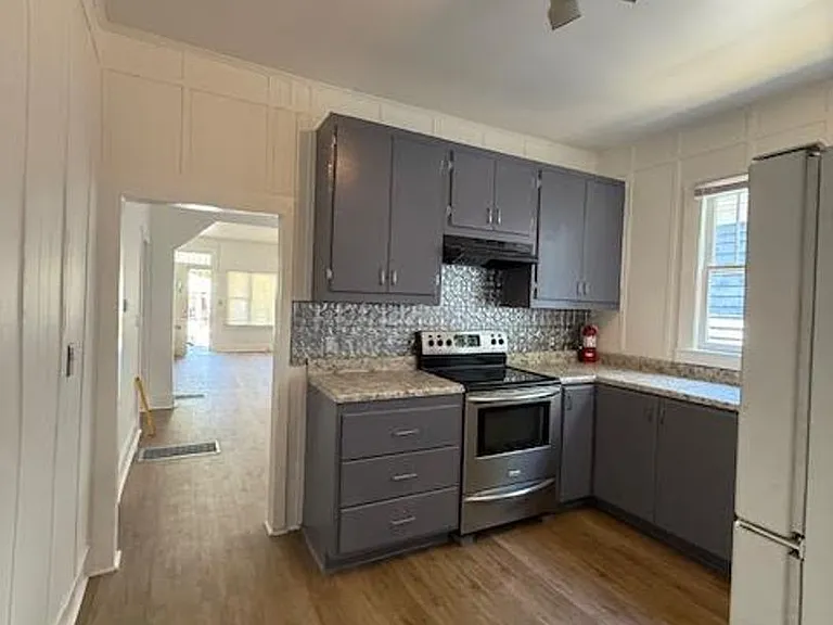 1009 S 6th St — Photo 5