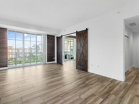 4th image of 410 Evernia St APT 807-1