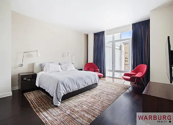 Sold by Warburg | media 1