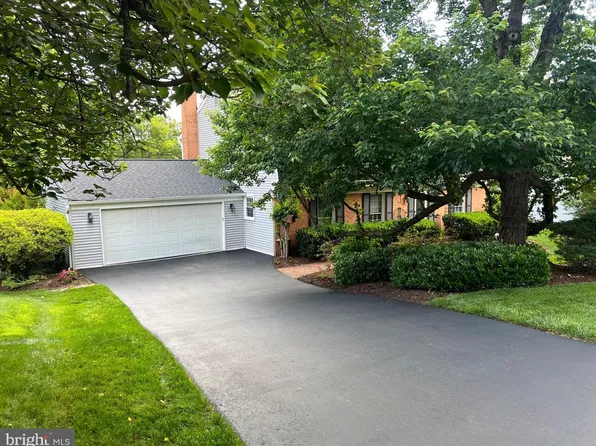 2037 Durand Dr, Reston, VA 20191