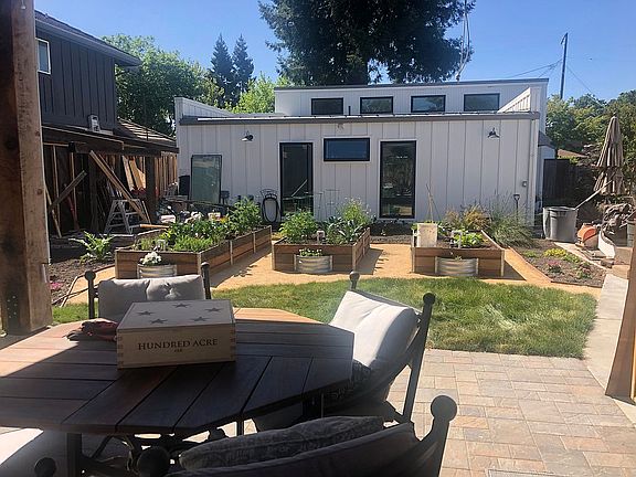 4th image of 2076 Lone Oak Ave