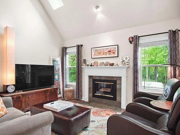 401 N Village Cir — Photo 5