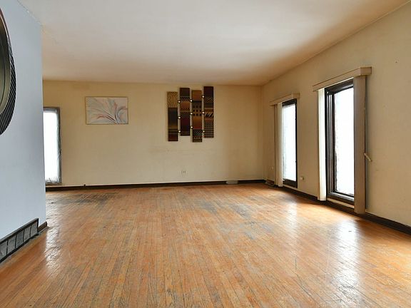 3rd image of 17032 Cregier Ave