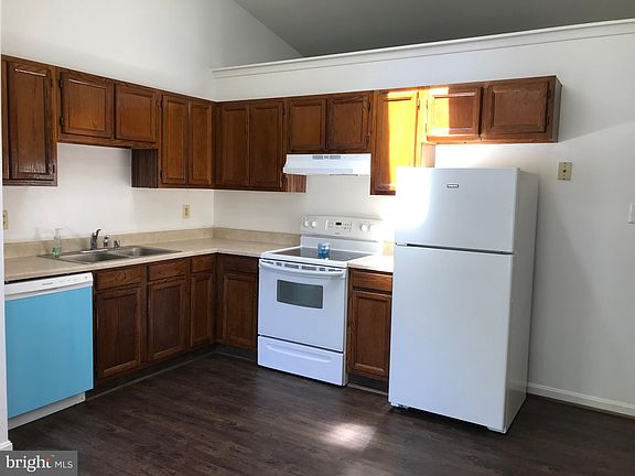 4th image of 301 Frederick Dr