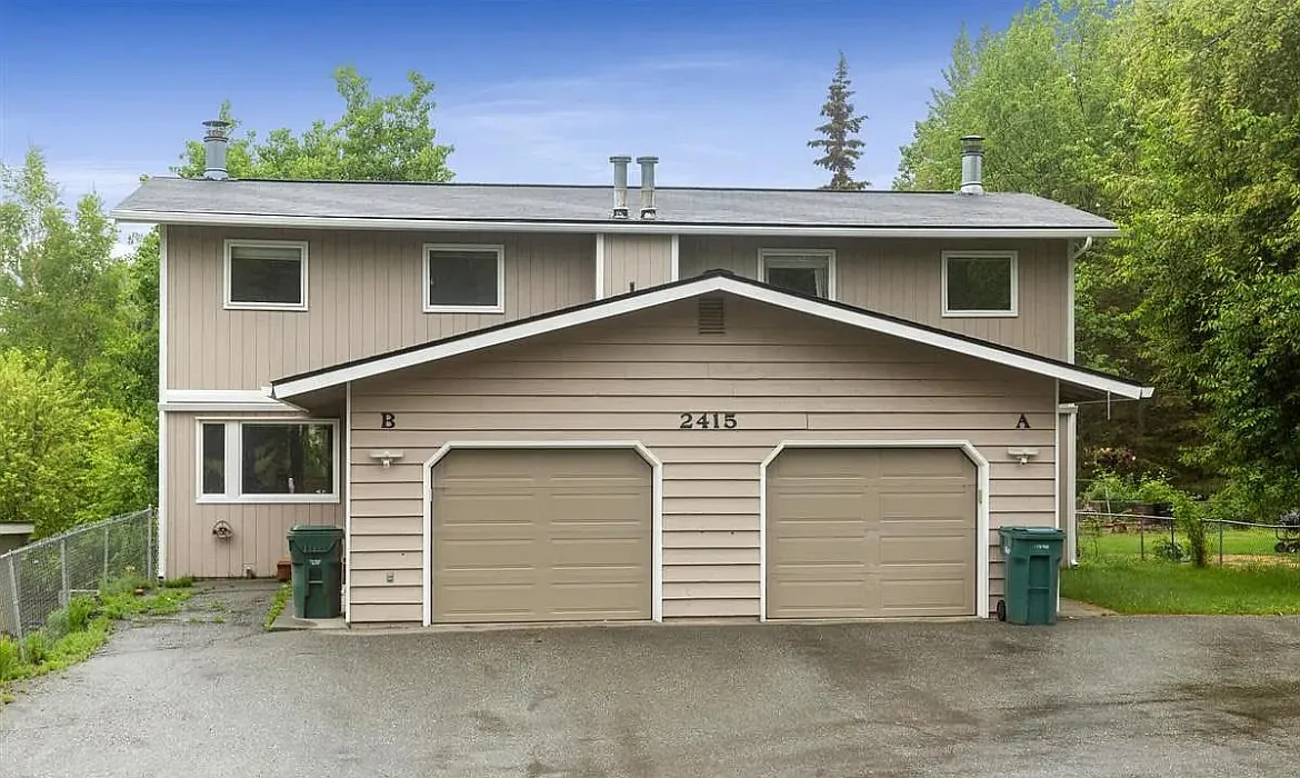 3 bed, 1.5 bath, 1300 sqft, $2,400 — Photo 1