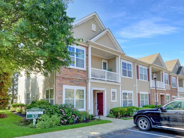 32 Southampton Drive, Massapequa, NY 11758