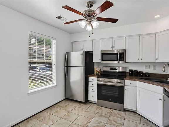 4th image of 708 Inlet Quay APT B