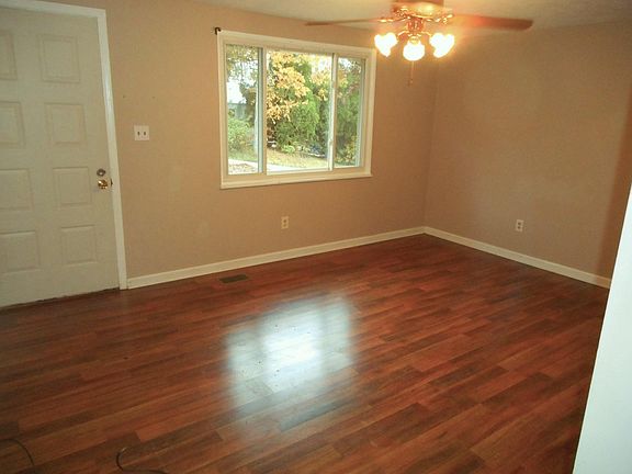 4th image of 137 Blue Bell Dr