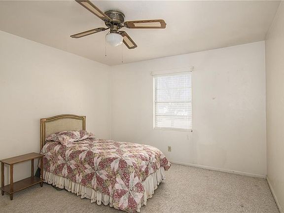 5th image of 833 Renfro Dr