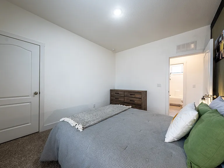 523 W Vance Dr — Photo 28