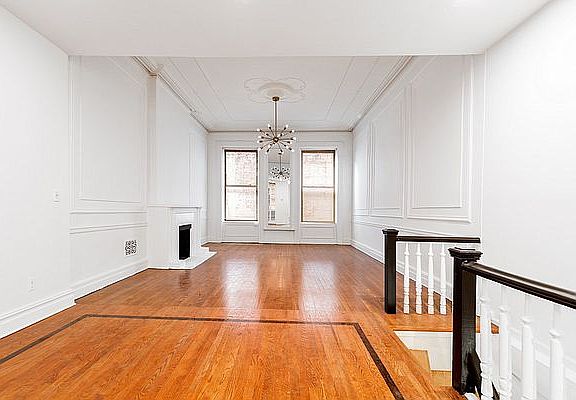 3rd image of 115 E 62nd St #Pvt