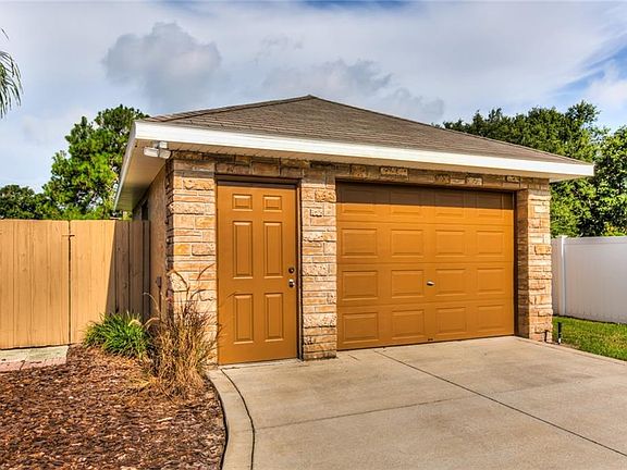 5th image of 2402 Gables Dr