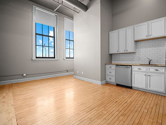 5th image of 1615 Hampton Ave #24