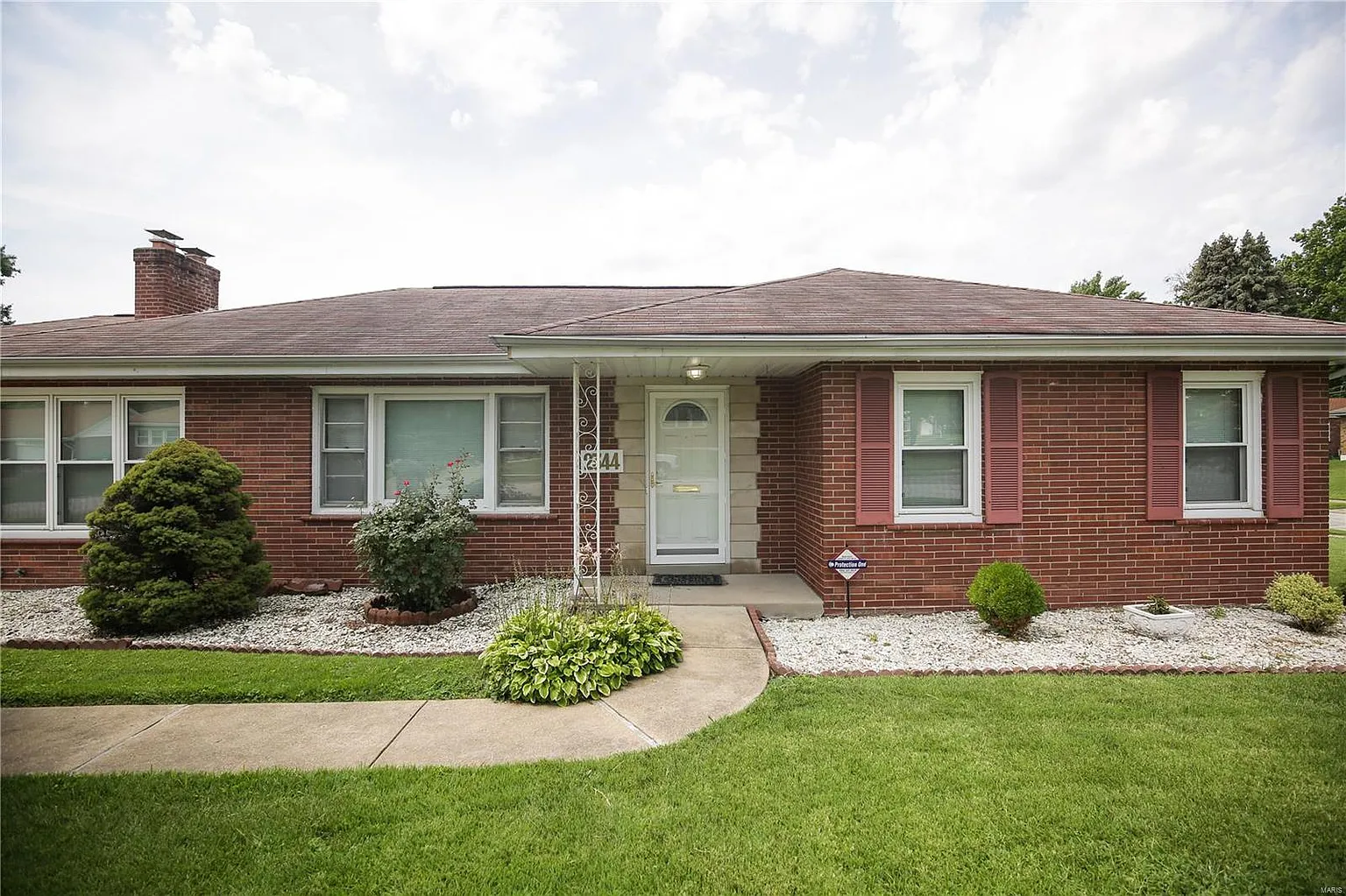 2344 Vanice Ave photo 1