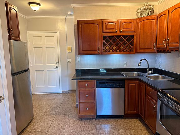 4th image of 108 Waldo Ave APT 2A