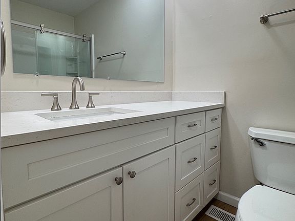 4th image of 100 Mathews Dr APT 17
