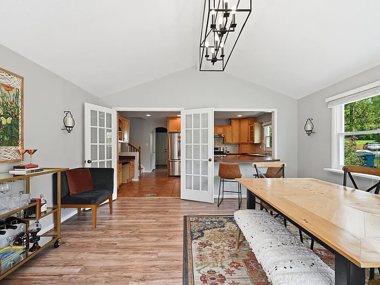 6426 Carriage Dr — Photo 29