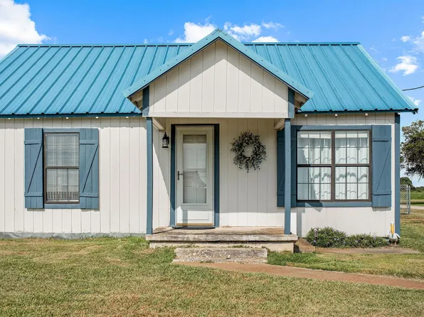 124 Hopper Rd, Tivoli, TX 77990