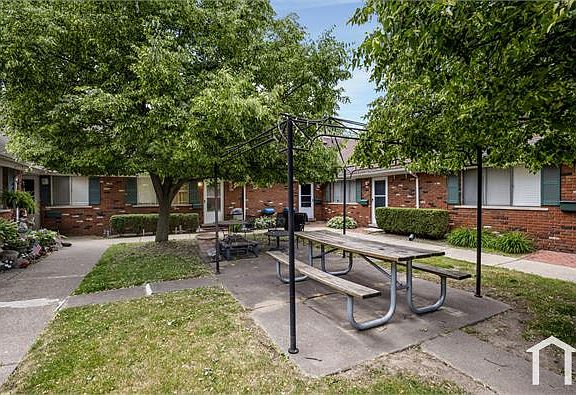 4th image of 17464 Wildwood St APT 4