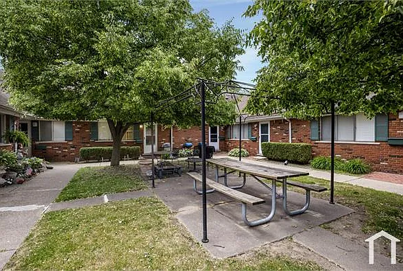17464 Wildwood St #4 — Photo 4