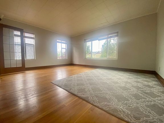 5th image of 5042 12th Ave NE APT 201