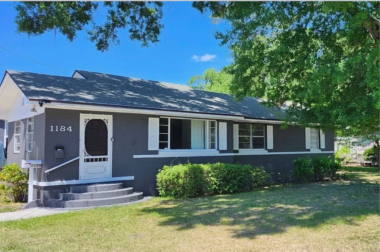 3 bed, 1206 sqft, $1,850 — Photo 1