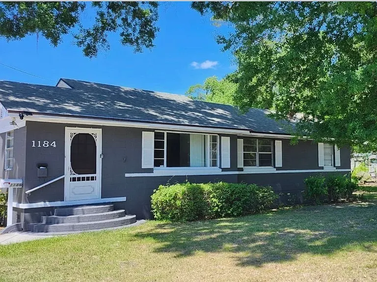 1184 Woodruff Ave — Photo 1
