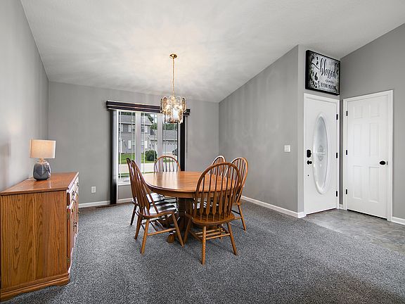 3rd image of 1154 King Arthur Ln