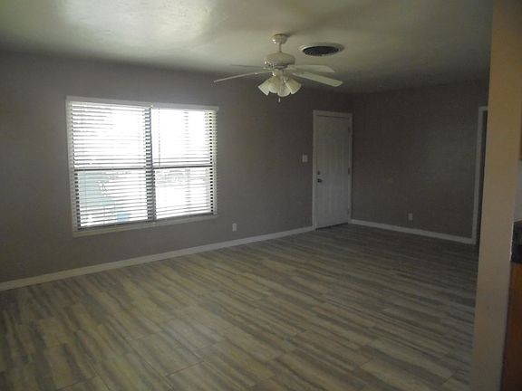 2nd image of 371 N Willow St
