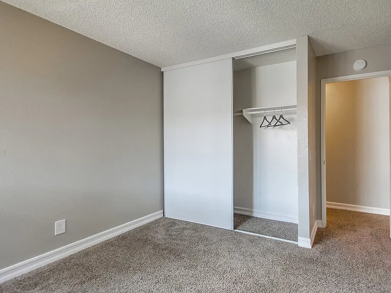 Las Ventanas Apartments — Photo 16