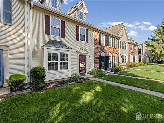 2nd image of 36 Albury Way