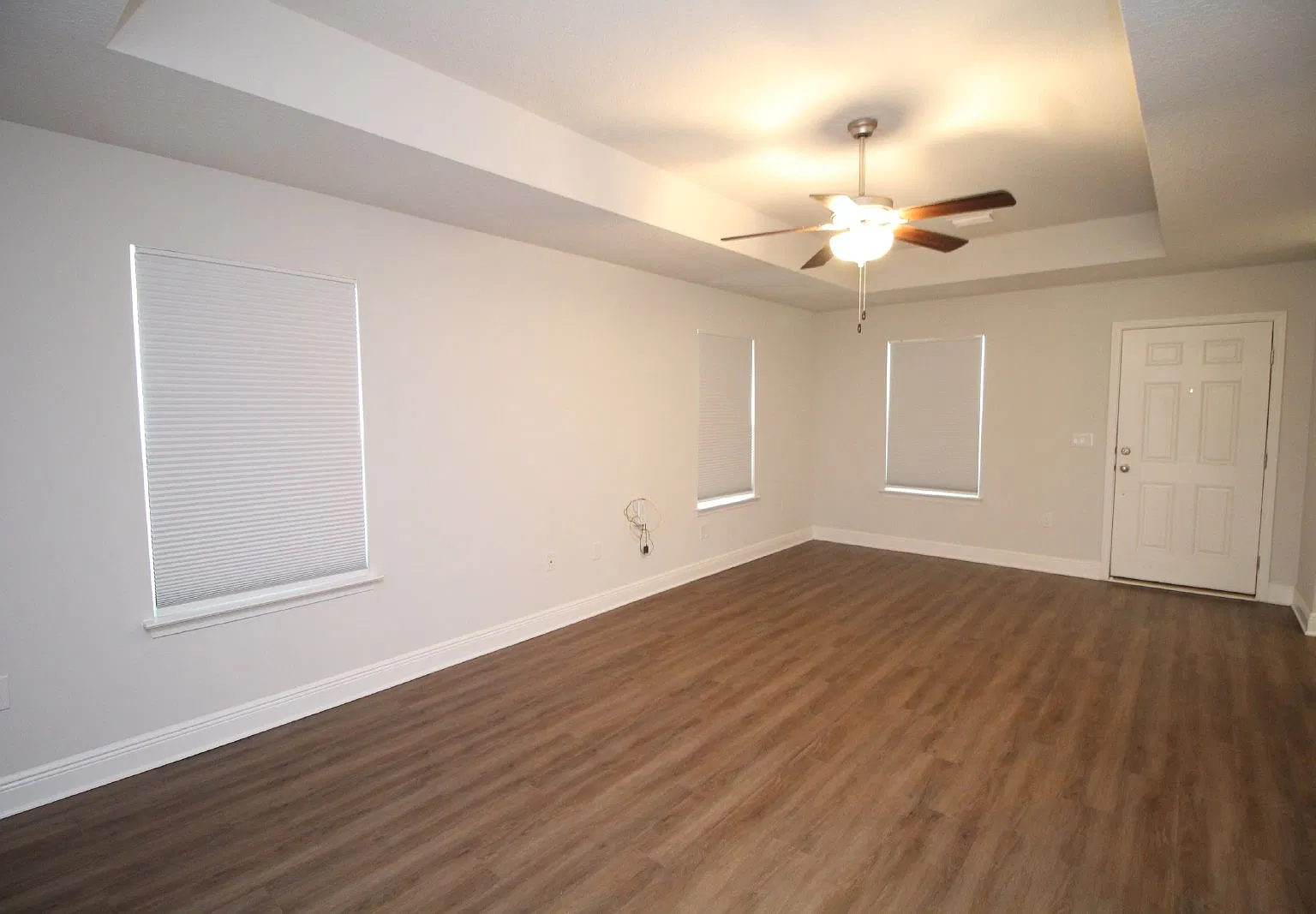3 bed, 2.0 bath, 1525 sqft, $1,800 — Photo 3