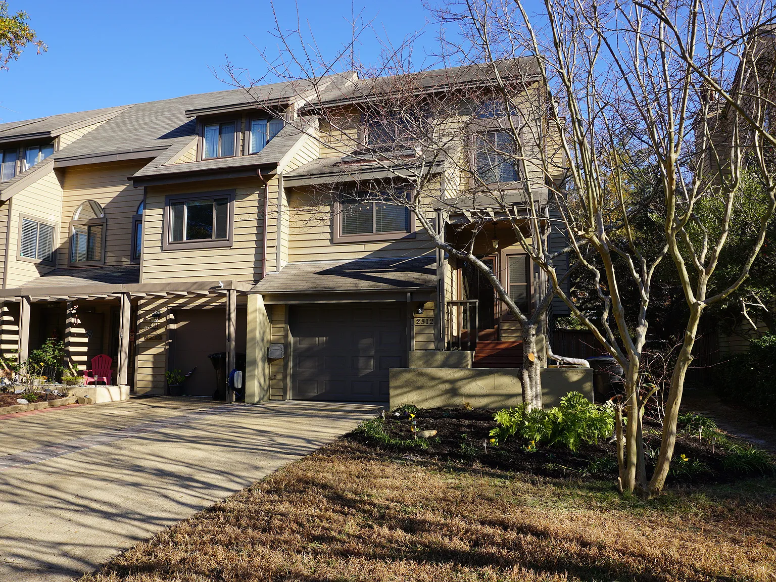 3 bed, 3.5 bath, 1850 sqft, $2,700 — Photo 1