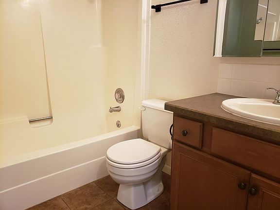 4th image of 1139 Howard Ave #1141
