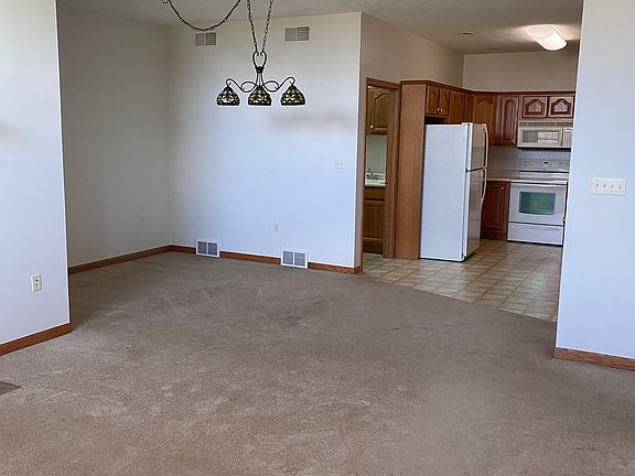 4th image of 49189 Eagle Dr