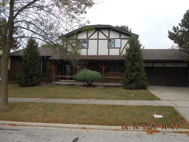 1048 Catalpa St photo 1
