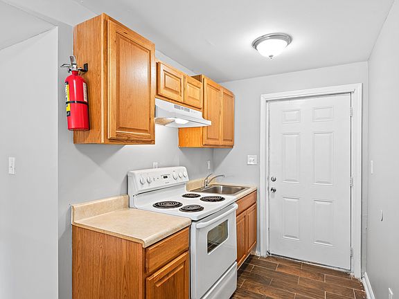 5th image of 961 Desoto St SW #15