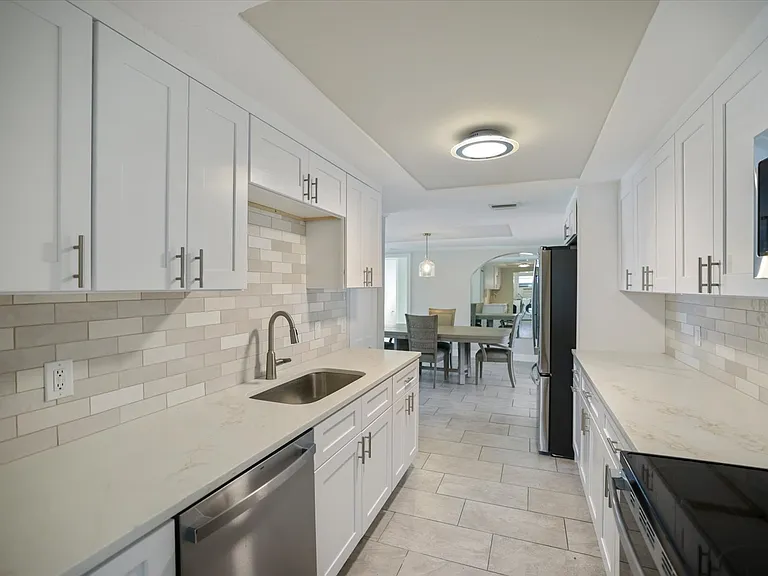 545 Bluebell Rd — Photo 10